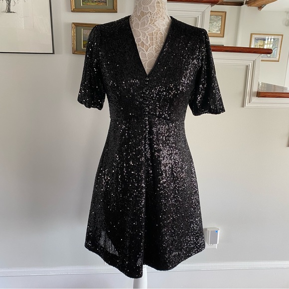 Gal Meets Glam Dresses & Skirts - GAL MEETS GLAM Black Sequin Dress Short Sleeves Sz 4